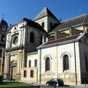 Dax : Cathdrale Notre-Dame-Sainte-Marie.  la fin du XIIIe sicle, en pleine priode de prosprit pour la ville, l'vch fait construire une srie de btiments ecclsiastiques, dont une nouvelle cathdrale btie sur un ancien sanctuaire roman, devenu trop exigu. L'difice gothique s'est effondr en 1646, et seul subsiste de cette poque le splendide Portail des Aptres, dans le bras du transept Nord, class en 1884.