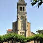 Eglise Saint-Vincent-de-Xaintes : Elle est situe dans une ancienne commune indpendante, annexe plus tard par la ville de Dax; elle porte le nom du premier vque de la ville. Le saint vque aurait t martyris  cet endroit. Construite sur l'emplacement d'une basilique du XIe sicle, rige elle-mme sur un temple gallo-romain, l'glise actuelle, de style no-roman, date de 1893. Elle conserve de cette basilique le Christ qui se trouve au-dessus de la porte dentre. L'ancien cimetire, qui est devenu la place de l'glise, contenait de nombreux sarcophages mrovingiens, l'un deux sert d'ailleurs de matre-htel  l'glise. 