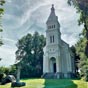 Un peu en dehors de la ville: La chapelle des Vierges : reconstruite au XIXe sicle sur l'ancienne chapelle du XVe sicle, elle est ddie  sainte Maure et sainte Britte.