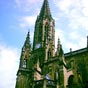 San-Sebastian (Donostia en basque) : La cathdrale du Bon Pasteurest un difice de style no-gothique dessin par l'architecte Manuel de Echave, qui s'inspire pour ce faire de l'architecture religieuse allemande, notamment de la clbre cathdrale de Cologne. Base sur un plan en forme de croix latine, la nef est borde de bas-cts (triple vaisseau), ceux-ci tant doubls au niveau de l'abside (quintuple vaisseau). Nanmoins, au contraire de nombre de cathdrales de la rgion, l'abside est dpourvue de dambulatoire.