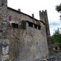 Ce petit village mdival expose ses 270 mtres de remparts.