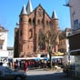 Espalion : L'ancienne Eglise Saint-Jean, dont la construction dbuta  la fin du XVe sicle, fut construite sur l'emplacement de l'hospice de la ville. Elle fut au service des paroissiens jusqu'en 1883. Aprs transformation elle devint alors htel de ville jusqu'en 1948. En 1978, l'difice fut rabilit pour permettre l'installation du Muse des Arts et Traditions Populaires, fond par J. Vaylet, puis galement le Muse du Scaphandre.