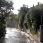 Une fine pluie, bien venue et rafrachissante nous accueille.