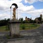 En quittant Saint-Felix-de-Mirabel on dcouvre la statue de Jeanne d'Arc - A cinq minutes de l, et au Nord (hors chemin) il serait dommage de ne pas dcouvrir Saint-Jean-Mirabel et son glise, ancien prieur de l'abbaye de Conques.