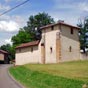 8,6 km aprs notre dpart de Livinhac:La chapelle romane Sainte-Marie-Madeleine de Guirande est situe dans la commune de Felzins (Lot). Construite aux XIIe et XIIIe sicles, elle est inscrite, depuis aot 2008, aux monuments historiques pour ses peintures murales datant du dbut du XIVe sicle. Elle se compose d'une nef charpente et d'une abside porte par des ogives  section carre. La base de ces ogives repose sur des culots reprsentant des masques de pierre datant du XIIe sicle ou du dbut du XIIIe sicle. L'abside  chevet plat est orne dans sa partie suprieure d'un christ en majest, encadr au nord par un aigle symbole de l'vangliste saint Jean et au sud, par un homme, symbole de l'vangliste saint Matthieu tandis que la partie infrieure est consacre  deux scnes hagiographiques. Ct nord, on distingue le martyr de saint Namphaise, tenant ses entrailles, tandis que sur le ct sud est dcrit le ravissement de sainte Marie-Madeleine. Sur la voute, ct nord, est reprsent un lion, symbole de l'vangliste saint Marc. Sur la voute ct sud, un taureau, symbole de l'vangliste saint Luc, tient entre ses pattes un phylactre. Ces deux dernires peintures compltent le Christ en majest et voquent la vision d'zchiel (Ez 1, 1-14) et le ttramorphe.