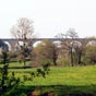 Le viaduc de l' Auzon est un pont ferroviaire de 500 m de long qui comporte vingt arches, il fut achev en 1899.