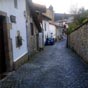 Arrive dans la rue principale du village de Bolibar d'o est issue la famille du clbre Simon Bolivar. Il participa de manire dcisive  l'indpendance des actuels Bolivie, Colombie, quateur, Panama, Prou et Venezuela. Bolvar participa galement  la cration de la Grande Colombie, dont il souhaitait qu'elle devnt une grande confdration politique et militaire regroupant l'ensemble de l'Amrique latine, et dont il fut le premier Prsident.