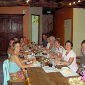 La salle  manger avec des plerins heureux!