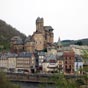 Estain, un des plus beaux villages de France, domine le Lot.