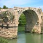 Nous dcouvrons Villetelle aprs une heure de marche . et ce qu'il reste d'un pont romain  qui permettait  la voie Domitienne  de franchir le Vidourle...il ne reste plus que cette arche sur les onze  l'origine.