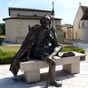 LE PELERIN: LE REPOS....Il a march longtemps...ses veines gonfles en tmoignent. Sur le chemin du retour, il fait halte au 