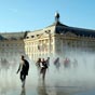 Effet brouillard du miroir d'eau devant la place de la Bourse....effet garanti et apprci, particulirement en priode estivale.