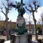 La place de la Rpublique de Bordeaux est encadre par l'hpital Saint-Andr (construit par Jean Burguet entre 1825 et 1830) et le Palais de Justice qui se font face. Y figure galement le Monument aux mobiles de la guerre de 1870 (de J. Achard).