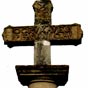Hendaye : Sur le parvis de l'glise Saint-Vincent, la clbre et mystrieuse croix cyclique d'Hendaye rvle par Fulcanelli dans Le Mystre des Cathdrales. 