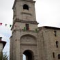 Urrugne : L'glise Saint-Vincent est une glise de la Renaissance, dans un style espagnol. On y retrouve des meurtrires  mousquets. Le porche est orn d'un cadran solaire  ct duquel on peut lire la maxime latine Omnes Vulnerant Ultima Necat ( toutes blessent, la dernire tue ). 
