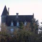 Saint-Hilaire-de-la-Noaille : Le chteau est une proprit prive qui ne se visite pas.