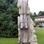 Pissos : Statue reprsentant un berger landais sur ses chasses.