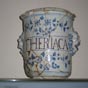 Muse de Lectoure: un ancien pot de pharmacie ...reconstitu!