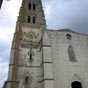 La cathdrale Saint Gervais occupe l'emplacement d'un temple romain de Cyble: on le sait par la dcouverte, sous le coeur, d'un autel taurobolique (sacrifice de taureaux au sang purificateur). La nef,  l'origine romane et faite pour une coupole, fut rebtie en 1325 en ogives, puis en 1540, le choeur flamboyant.   