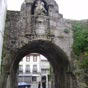 Le point de dpart de Lugo en passant par sa porte de santiago!Elle mne  la Calzada da Ponte qui dgringole vers le rio Mino...