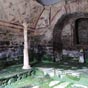 Santa Eulalia de Boveda: La piscinie creuse en son centre laisserait croire qu'il s'agissait d'un temple romain ddi  des divinits lies  l'eau, par exemple les nymphes dont le culte tait trs populaire dans la Galice romaine.