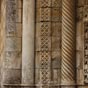 L'Union Saint Nicolas MAILLEZAIS (Vende): Observons cette chane verticale forme par les petits personnages superposs. Elle est verticale plutt quhorizontale comme les lois de la gravit nous y contraignent normalement. Nous constatons que cette chane verticale est identique  un long fil  plomb. Qui relierait  le Ciel  la Terre Que trouverait-on au sommet de cette chane, au znith ? La rponse est simple : le Principe de lEtre, puisque cette chane serait alors laxe du monde, c'est--dire laxe qui relie en leur centre, tous les tats de lEtre. 