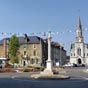 Maulon : Eglise Saint-Jean-Baptiste devant le Calvaire (M-H) Voir photo suivante.