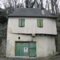  La Maison de la Fe (en basque Laminaren Etxea), 8 rue du Fort, rpute la plus ancienne de Maulon. Elle porte la date de 1485 mais date plus probablement de 1785. Elle reflte l'habitat paysan traditionnel, avec une grande porte au rez-de-chausse pour le btail et l'appartement  l'tage.