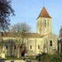 Melle : L'glise Saint-Pierre est la premire des trois glises romanes classes que nous rencontrons en arrivant dans cette localit. C'est la plus sobre des trois.