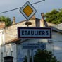 Etauliers (6,4 km aprs notre dpart de Saint Aubin de Blaye):Vous avez,  partir de cette localit, le choix entre deux itinraires: un chemin qui passe par Cartalgue et un autre qui est l'amnagement d'une ancienne voie ferroviaire...