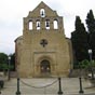 Teilhet. L'glise et son clocher-mur s'imposent  nos regards. On remarque le portail roman en plein cintre orn de chapitaux sculpts de vgtaux et d'animaux fantastiques.