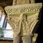 Ses chapiteaux historis, sculpts sur quatre faces, chefs-d'uvre de la sculpture romane, sont particulirement renomms pour la richesse des thmes qu'ils illustrent, Gense, Enfance du Christ, Miracles de saint Benot, thmes floraux ou styliss, de personnages, de vgtaux ou d'animaux, d'inspiration orientale. Ils sont parmi les plus beaux du sud de la France.