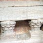  Dans une niche place sous l'orgue se tient un sarcophage mrovingien en marbre blanc des Pyrnes.