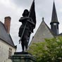 Le village vit dans le souvenir de Jeanne d'Arc qui est firement prsente devant l'glise...