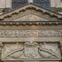 Eglise de Montierneuf: Fronton du portail datant de 1644