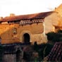 Le Castets de Sainte Christie d'Armagnac:Le toponyme signifie Sainte Christine. Quelques seigneurs du lieu sont connus depuis le XIIIes. Vraisemblablement un castelnau, ce village est situ sur le chemin de St Jacques de Compostelle (GR 65). On remarque une magnifique motte circulaire, leve dune dizaine de mtres, sans doute le sige du chteau et du village primitifs. A 150 m de l se trouve lemplacement dun chteau plus rcent, entour de fosss profonds. On y entre par une porte qui souvre dans un mur de terre crue et briques plates. Lglise a sans doute t la chapelle du chteau ; elle a t maintes fois remanie. Le clocher, peut-tre une tour de dfense du chteau, est  base carre.