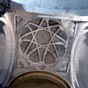 Eglise sainte-croix:La coupole  nervures est d'inspiration mozarabe comme on peut le voir  celle du palais de l'Aljaferia de Saragosse ou de la mosque de Cordoue. Cette coupole est soutenue par huit nervures de pierre qui, entrecroises, dessinent l'toile du sceau de Salomon. Ce mme type de coupole se retrouve  l'glise Saint-Blaise de L'Hpital-Saint-Blaise.
