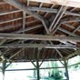 ....ici, la particularit� se trouve dans la charpente qui a une constitution assez remarquable.