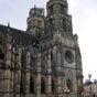 La premire glise fut difie vers 330 dans langle nord-est de la ville fortifie alors appele Aurelianum. Elle doit son vocable  saint Euverte, son fondateur. En effet, cest  cette poque que la Croix du Christ fut dcouverte  Jrusalem par sainte Hlne, mre de lempereur romain Constantin Ier. Un morceau de cette  Vraie Croix  fut conserv comme relique dans la cathdrale. Saint Aignan, vque successeur de saint Euverte, termine ldifice et cest l'architecte Mlius qui en surlve labside et le chur vers 450. Au XIe sicle, l'glise cathdrale Saint-tienne devient trop exigu pour rester la principale glise du diocse d'Orlans. L'glise Sainte-Croix est alors leve au rang de cathdrale. Les btiments du chapitre sont regroups au sud et  l'est de la cathdrale actuelle.  