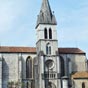 Orthez : L'glise Saint-Pierre a t voulue par le vicomte de Barn. Elle est le tmoignage de la grandeur passe d'Orthez. Elle date des XIVe et XVe sicles.