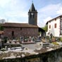 La chapelle Sainte Marie Madeleine  de la Recluse est localise au bord de la rivire Laurhibar. Elle possde toujours son beau portail gothique protg par un large porche. Son hpital  tait rput pour accueillir les plerins atteints d'une maladie de peau... 