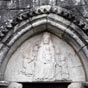 Vierge  l'enfant sur le tympan et sirne sur la chapiteau...