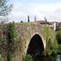 Puente mdieval San Xoan de Furelos date du XIIe sicle,il enjambe le rio Furelos. Le village appartenait  la commanderie de Saint Jean de Portomarin qui tenait un hpital prs du pont.