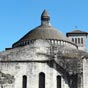 Les toits de l'glise Saint-tienne de la Cit. Cette glise romane, des XIe et XIIe sicles, tait coiffe de quatre coupoles, et fut ruine par les Huguenots en 1577. De fait, il n'en reste plus aujourd'hui que les deux traves orientales.