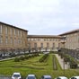 L'htel Dieu: Le jardin intrieur.