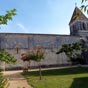 Plassac: L'glise romane Saint-Laurent du xiie sicle dont la faade occidentale est classe monument historique le 19 novembre 1910. L'glise en elle-mme est inscrite aux Monuments Historiques par arrt du 17 septembre 1964. Elle est trs restaure, son clocher est moderne, mais il reste quelques vestiges de l'poque romane.Le btiment, trs sobre, avec pour seul ornement les cinq arcs polylobs qui surmontent le portail, montre un certain raffinement dans sa simplicit...