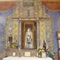 Le sanctuaire das Virtudes dispose d'un retable Renaissance avec deux images de Notre-Dame des Vertus de diffrentes tailles et un Santiago Matamouros. La partie suprieure montre un Christ crucifi.