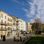 Une rue de Ribadeo jouxant le parc