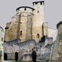 Roquefort : L'glise Sainte-Marie avant restauration. A l'origine prieur bndictin au XIIe sicle, elle porte les marques des transformations successives jusqu'au XVIIe sicle. Son abside curieuse est dpourvue d'ouvertures (il y en eu sept qui clairaient abondamment le chur). Mais au XVIe sicle, elle fut transforme en forteresse  cause des guerres de religions. Pourvue d'un clocher tour et rehause d'un grenier o le cas chant, pouvait tenir une garnison. La nef gothique a t agrandie aux dpens du clotre. Le clocher, un donjon carr trahit sa destination antrieure. Le portail est marqu aux armes de Roquefort (3 toiles et 3 rocs). L'glise conserve la porte basse uniquement rserve  l'accs des cagots.  l'intrieur, on peut admirer deux tableaux de l'Assomption. Le plus ancien, du XVIe sicle, fut dcouvert en 1951. Du monastre des Clarisses et du couvent des Cordeliers, il ne reste que quelques vestiges. Rcemment restaure, l'glise est classe monument historique depuis 1996