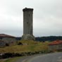 La Tour de la Clauze, situe sur la commune de Grzes, est un donjon octogonal du XIIIme sicle. C'est le seul vestige d'une fortification audacieuse difie durant la seconde moti du XIIe sicle. Elle rvle l'art millnaire des btisseurs en granit. La Clauze a t fief des Lotoing, des Espinchal, des La Rochefoucauld, des La Tour-d'Auvergne.